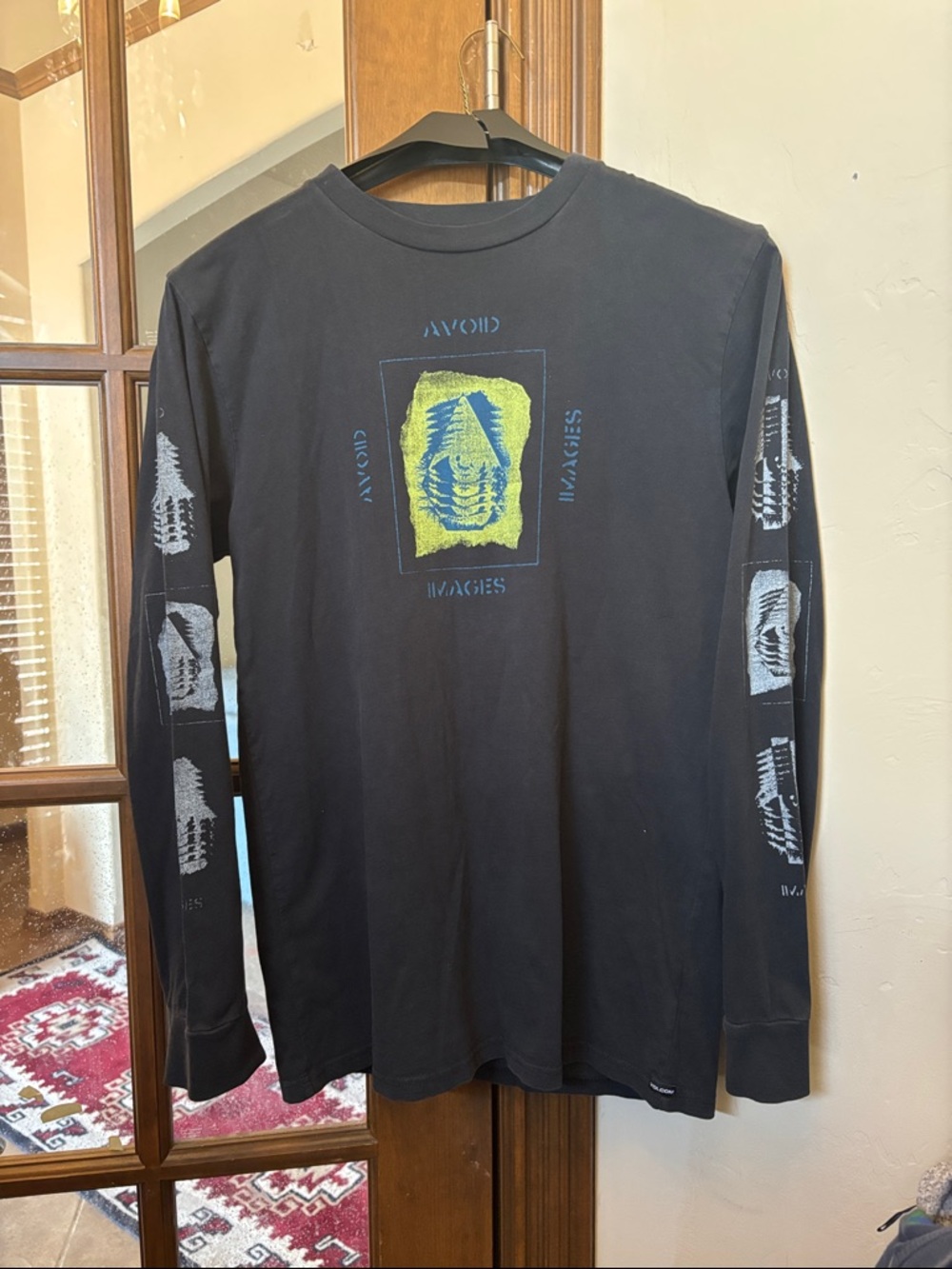 Volcom long sleeve tee! Size Small
